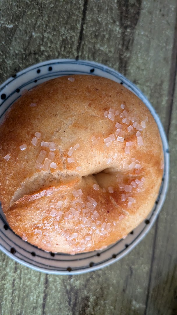 RABBIT BAGELS: appetizing photo of a bagel