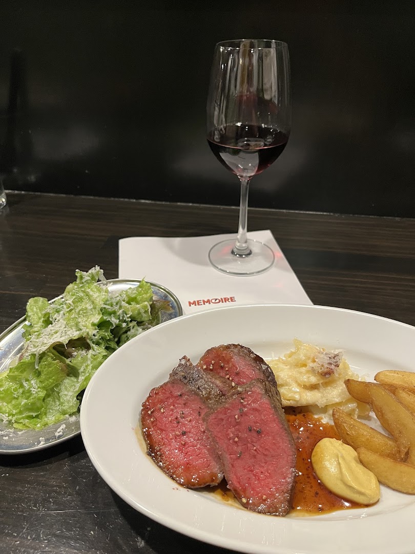 Memoire: appetizing food and drink presentation