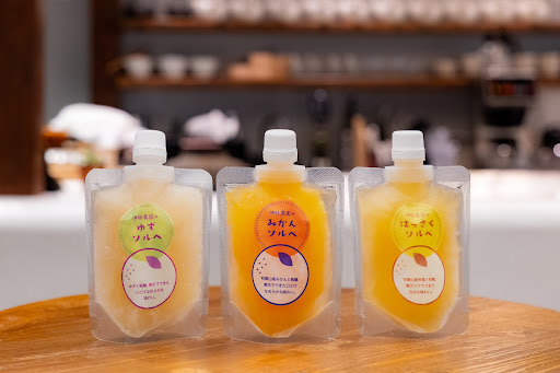 ENGAWA ASAKUSA: clear product display of items