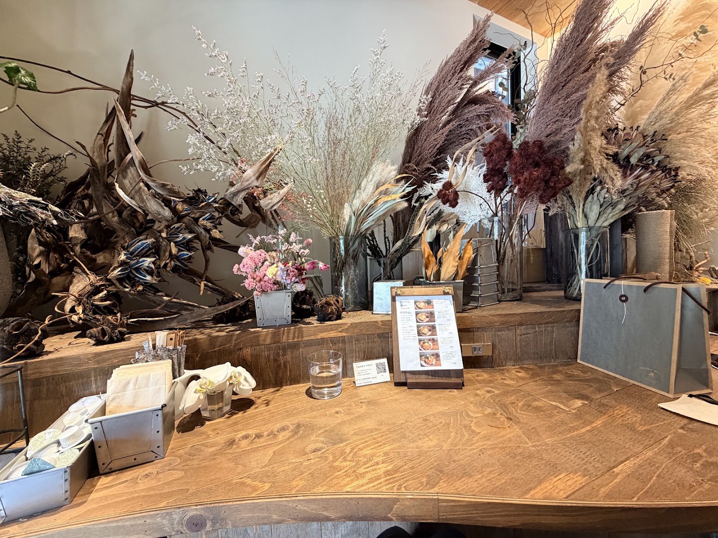 Hanabana: attractive interior decor and atmosphere