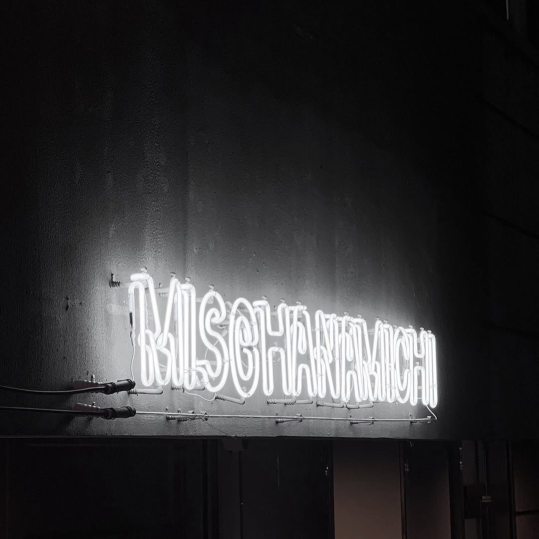 Miso Hanamichi: clear, stylish exterior signage photo
