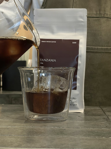 Rokumei Coffee Musashi-Koyama: high quality coffee preparation shot
