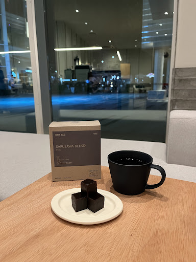 Rokumei Coffee Musashi-Koyama: appealing product and coffee shot