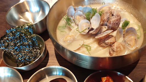 samjo: appetizing photo of served food