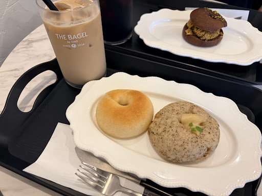 THE BAGEL by CIAO: appetizing food and drink presentation