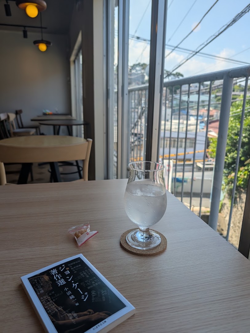bookpond: inviting atmosphere and shop aesthetic