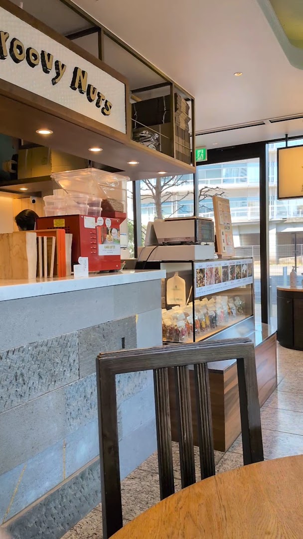 Groovy Nuts Cafe: clear view of cafe interior