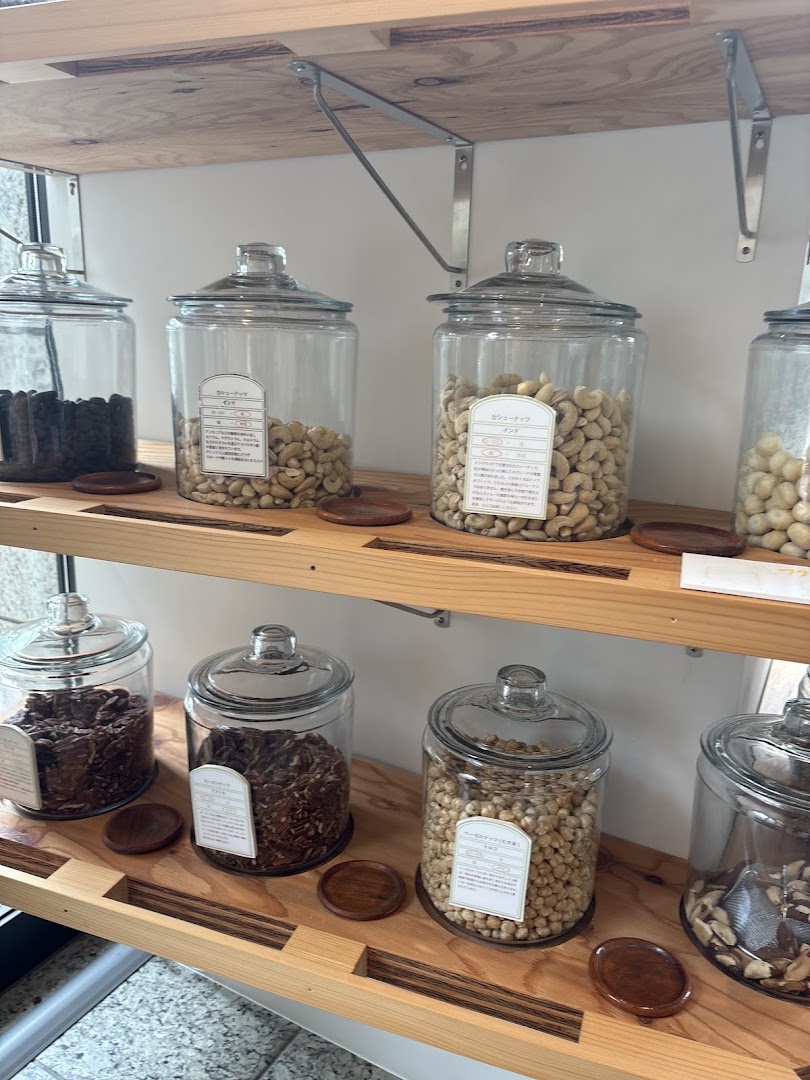 Groovy Nuts Cafe: clear display of cafe products