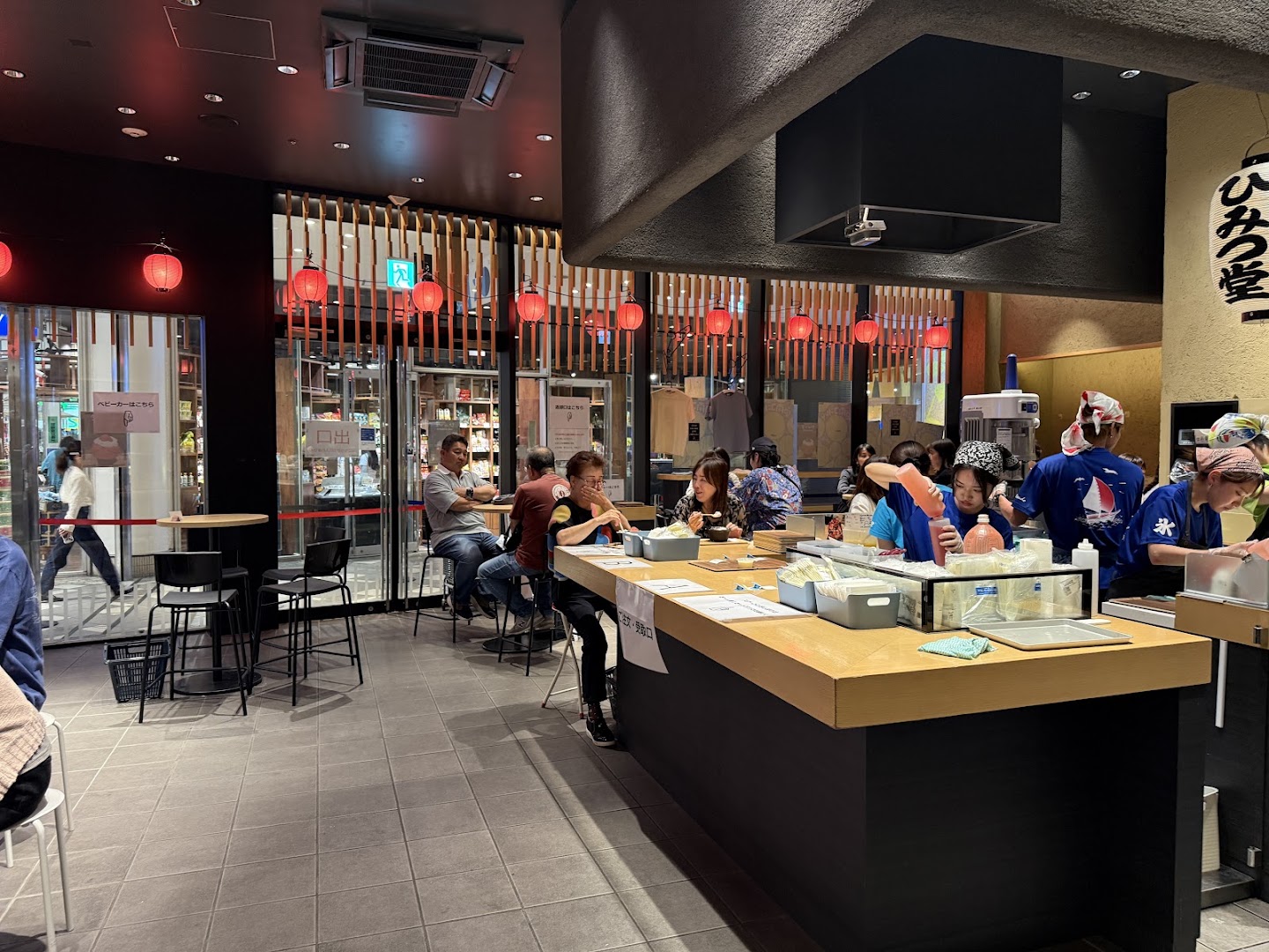 Himitsudō Bay Quarter: clear, inviting interior atmosphere