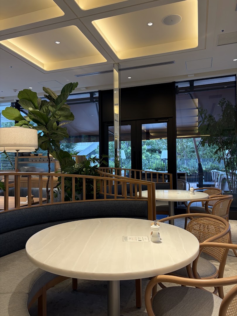 Sarabeth's Yokohama: inviting and professional interior shot