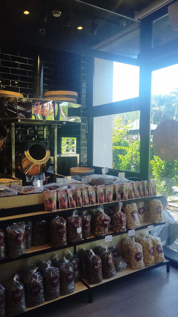 Al-Rayhan Aqaba: clear display of shop products