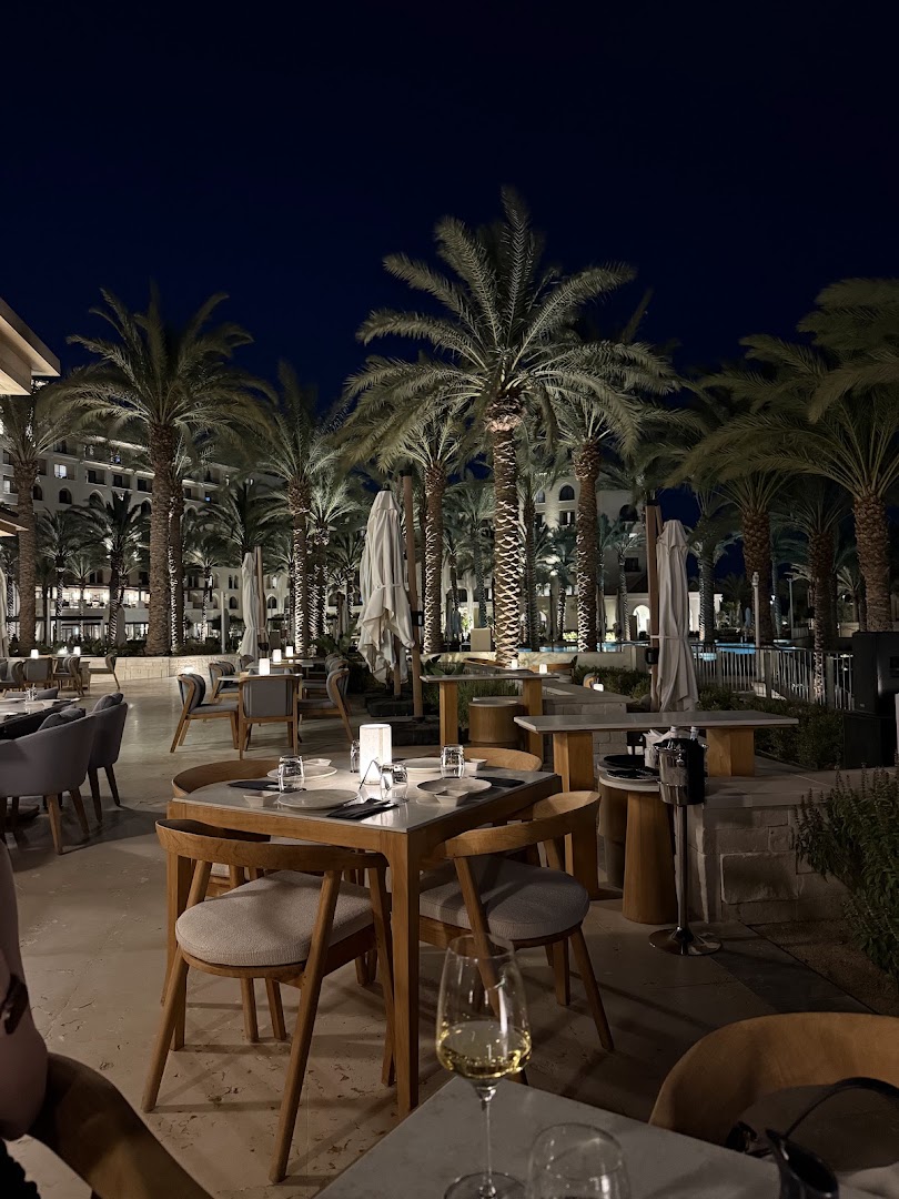 Kai: beautiful atmospheric evening terrace shot