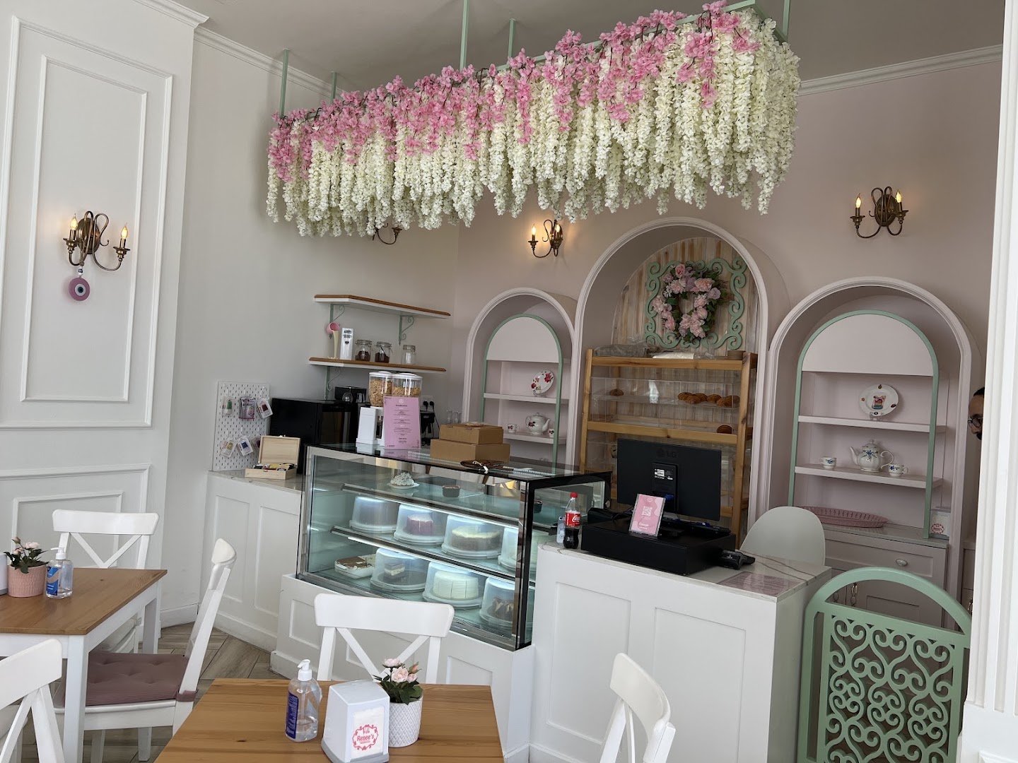 Renee's Cakes: attractive shop interior and display