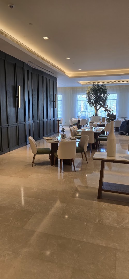 Zenya: high quality interior atmosphere shot