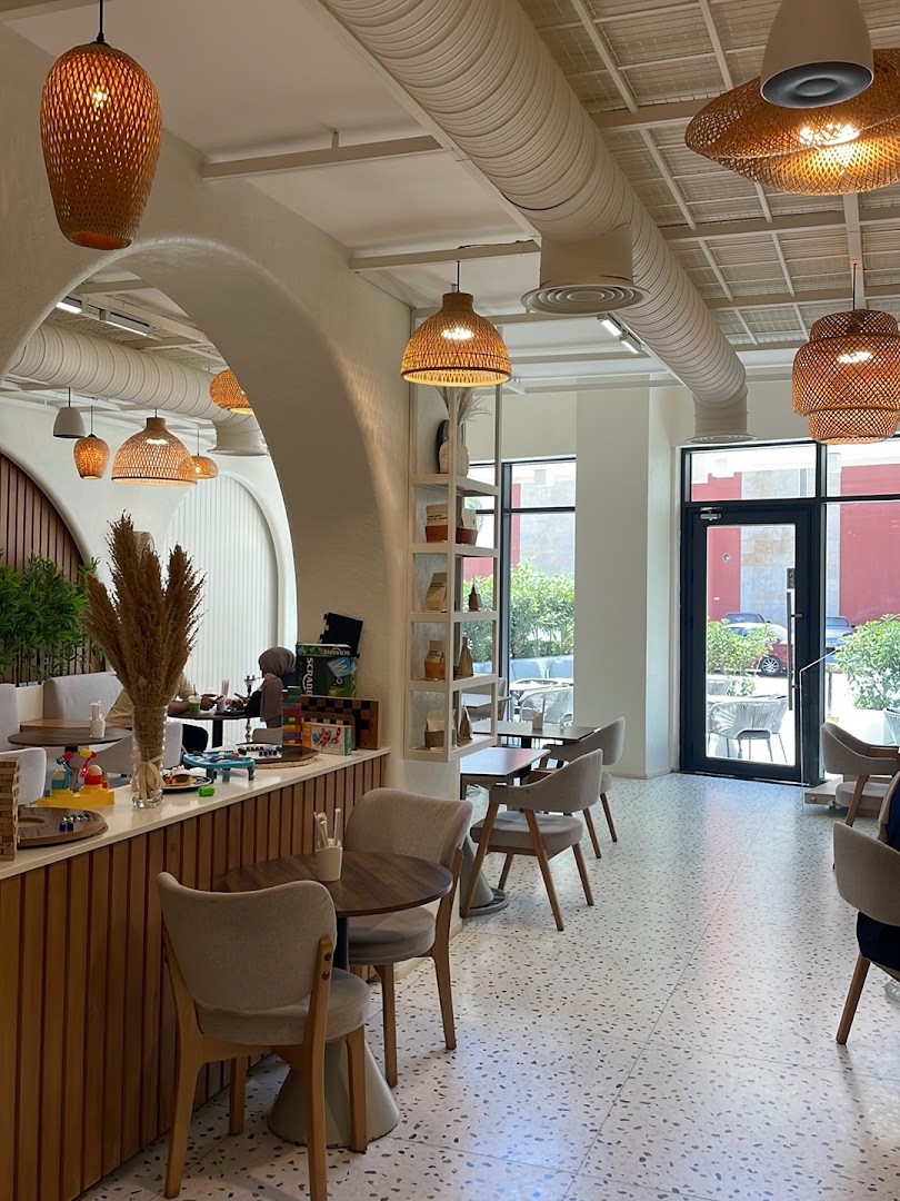 Hatan Coffee: attractive, professional interior shot