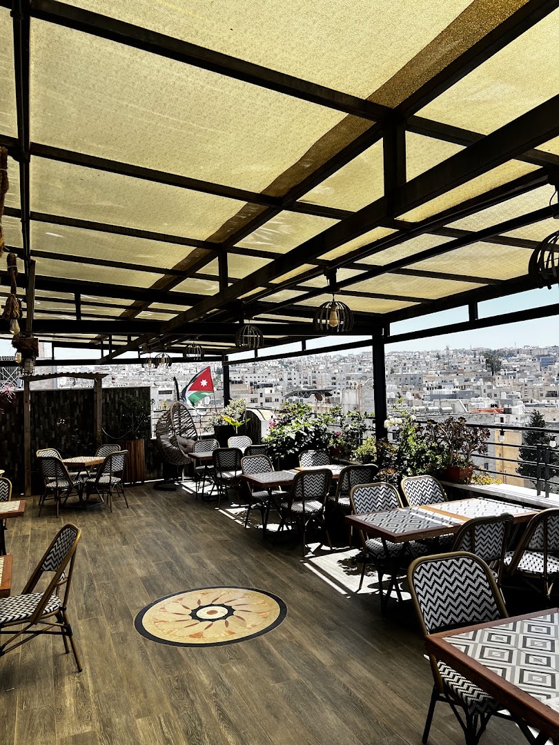 Secret Garden Cafe: attractive terrace with city view