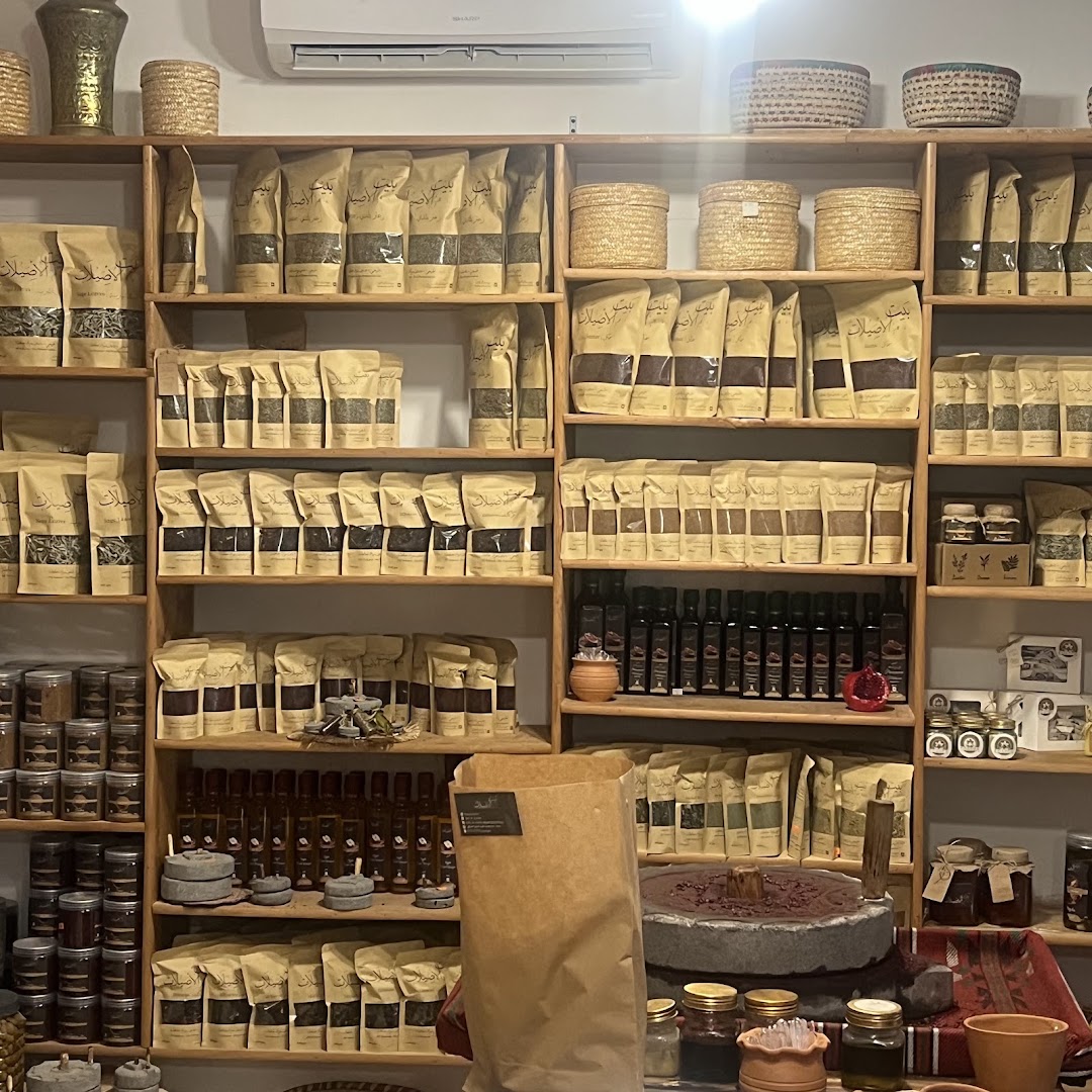 Beit Al Aseelat: clear display of shop products