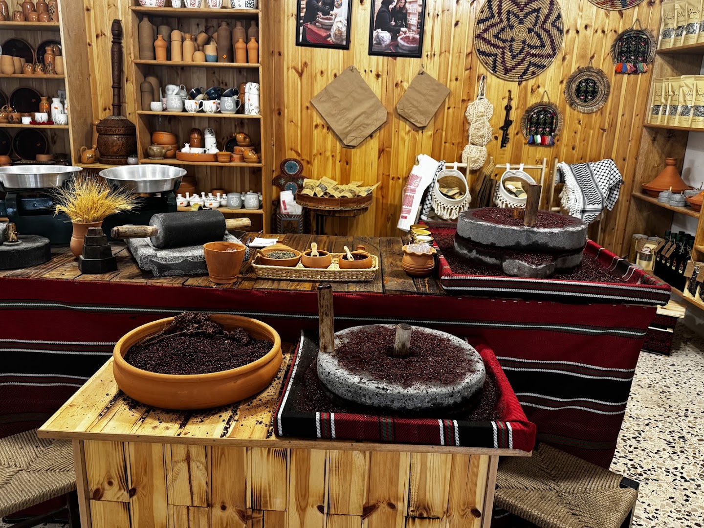 Beit Al Aseelat: high quality, authentic restaurant interior