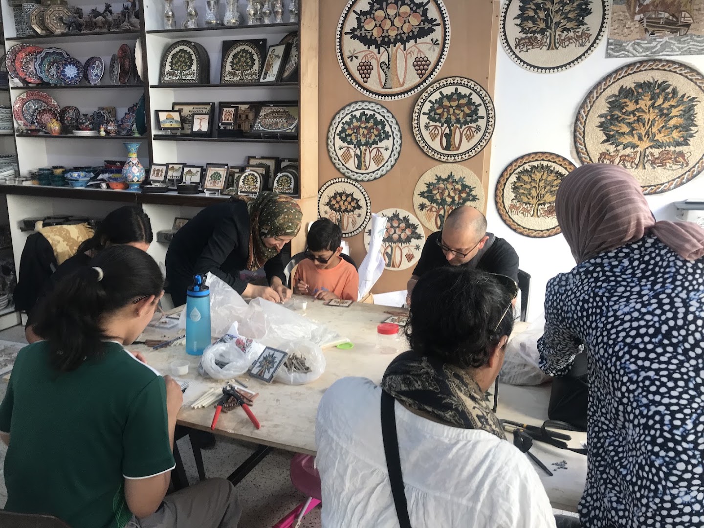 Arabella Workshop for Mosaics: customers engaging with products