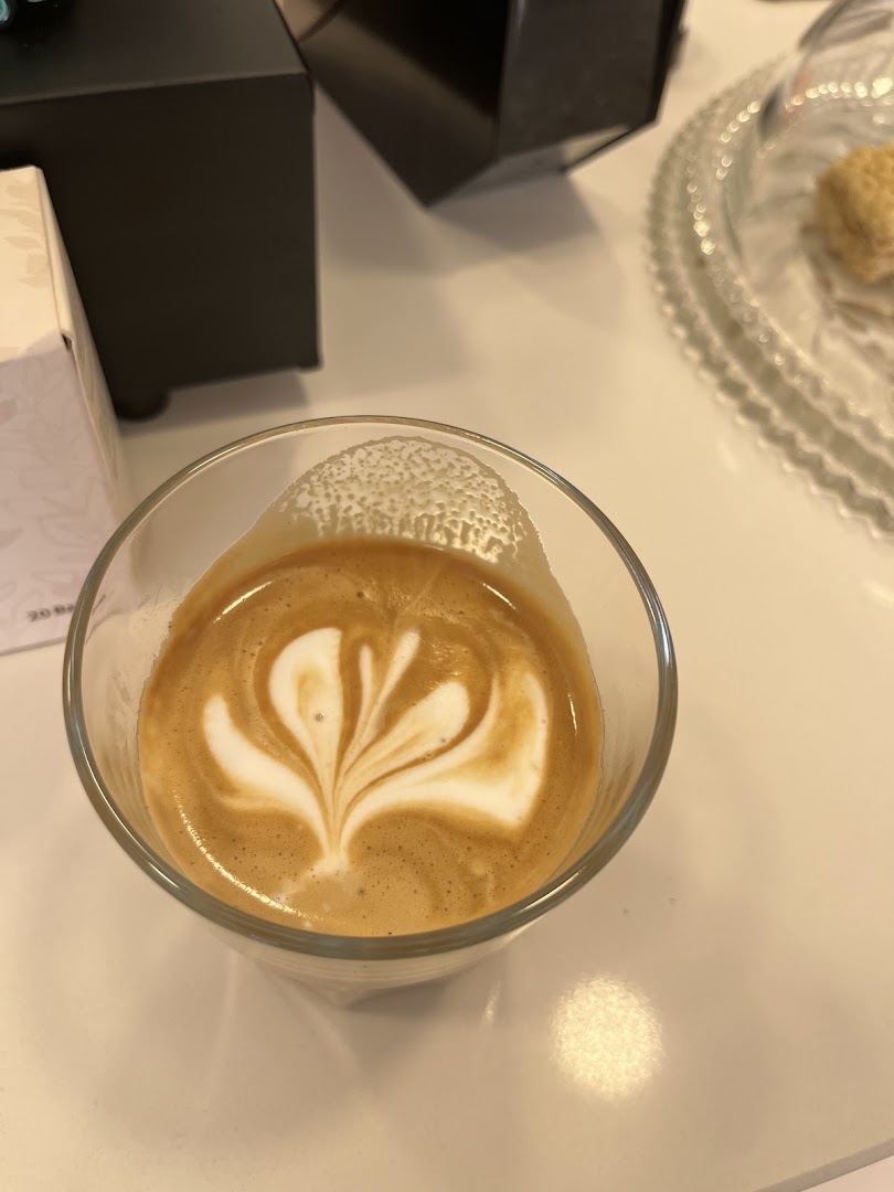 Mosaic Specialty Coffee: high quality latte art photo