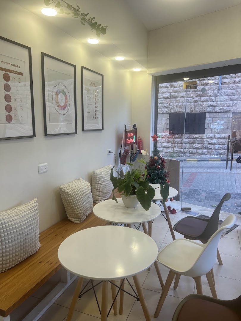 Mosaic Specialty Coffee: clear photo of cafe interior