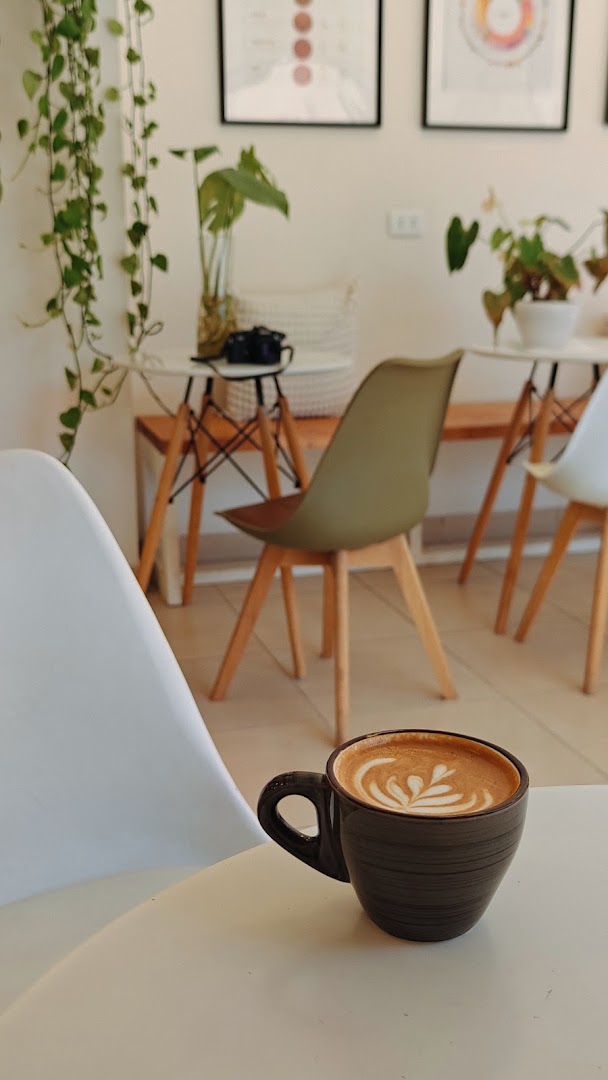 Mosaic Specialty Coffee: inviting cafe atmosphere and coffee