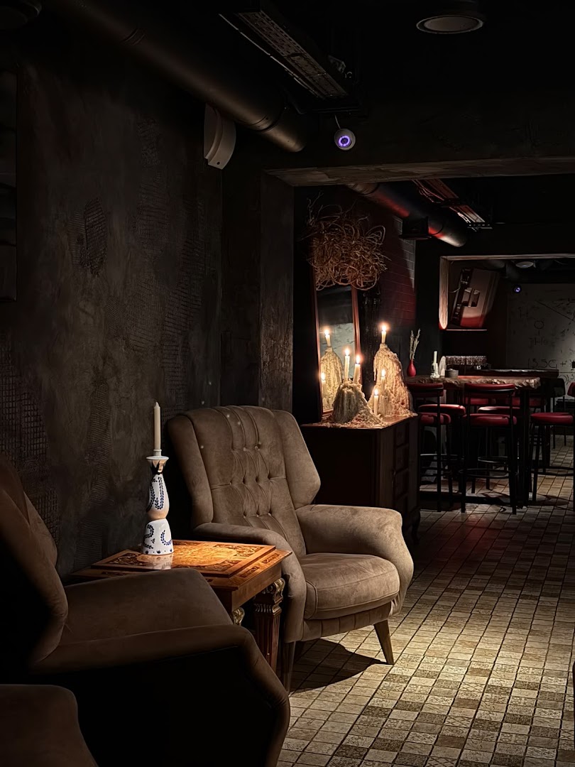 Adept: atmospheric and professional interior shot