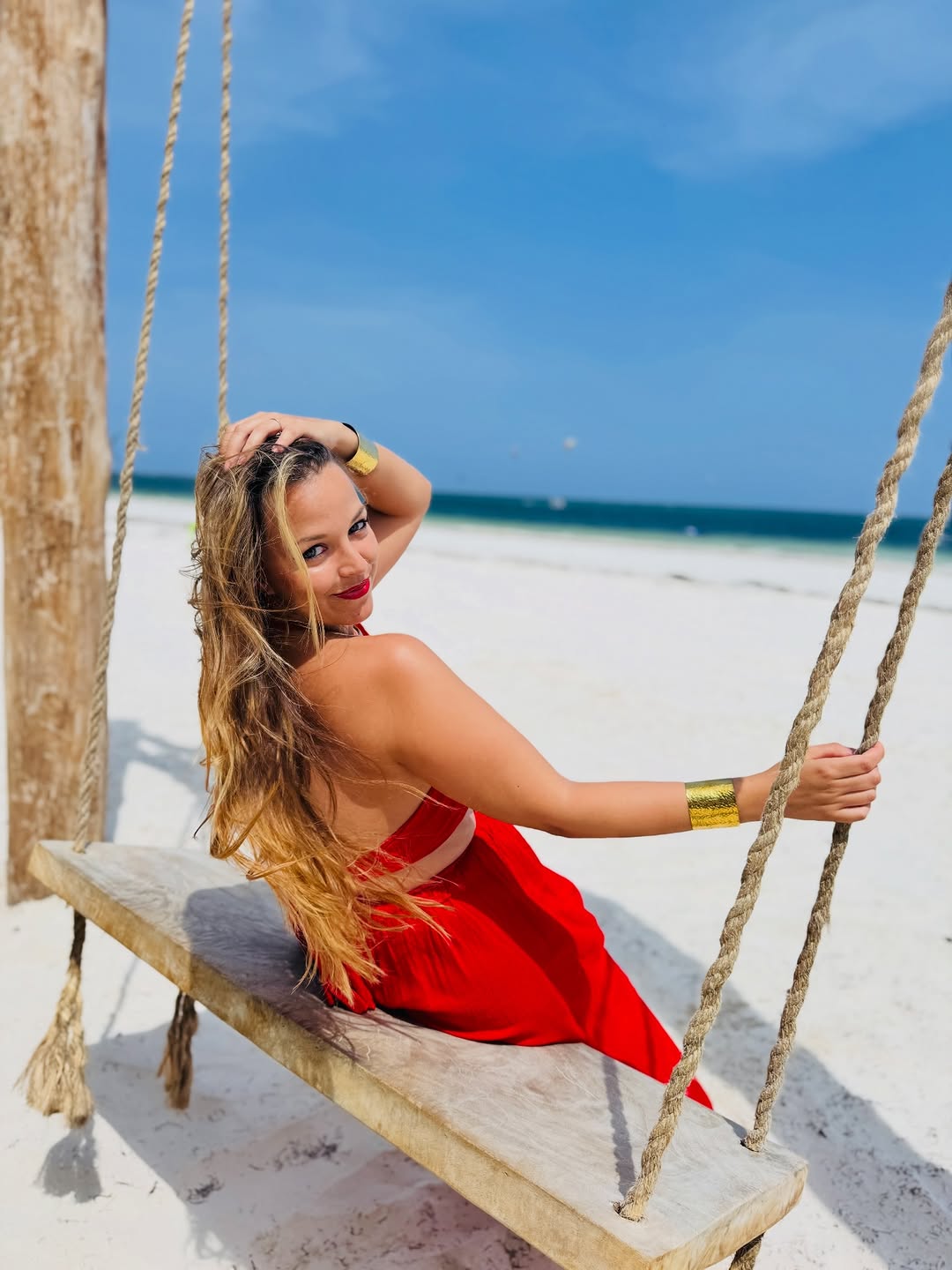 Madafoo's Beach Bar & Restaurant: venue atmosphere and vibe