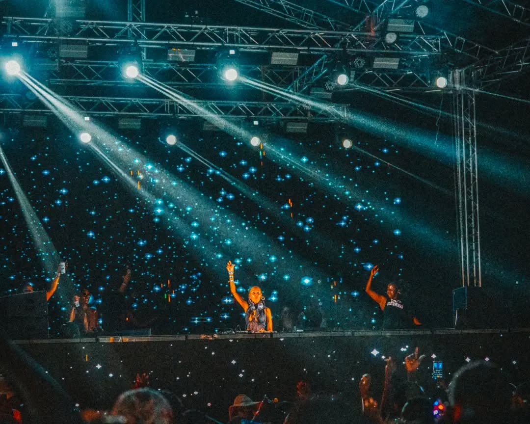 Lost Beach Club: vibrant club atmosphere well