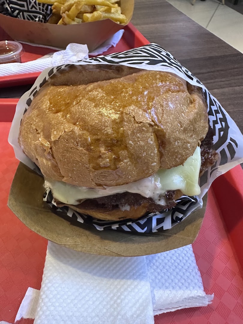 Grounded Bull: appetizing, high-quality food photography