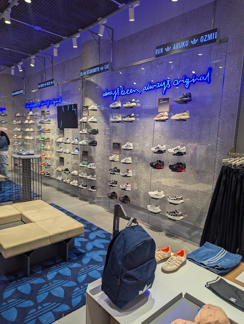 adidas Originals Nairobi: clear display of shop products