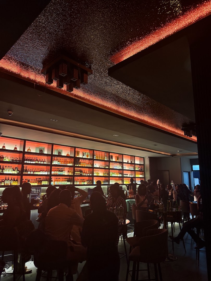 Ciel Lounge: vibrant bar atmosphere well