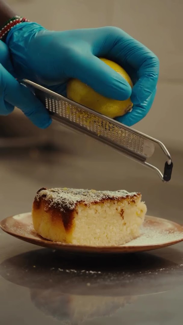 Dijo: professional food preparation shot
