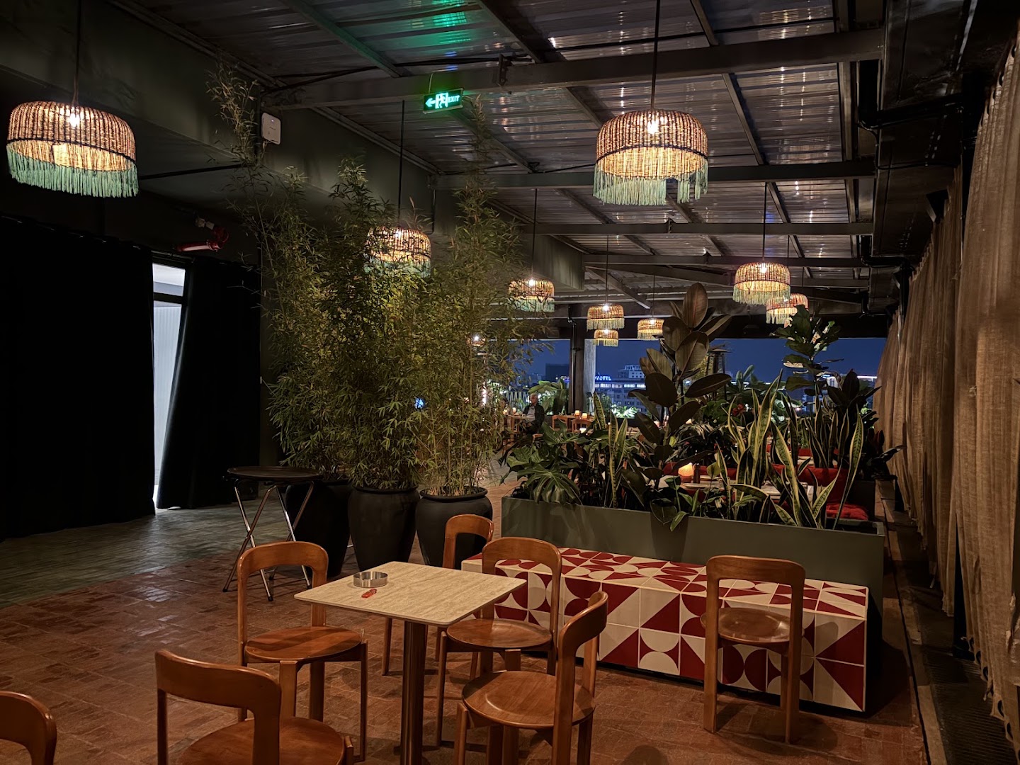 Dijo: attractive restaurant interior and atmosphere