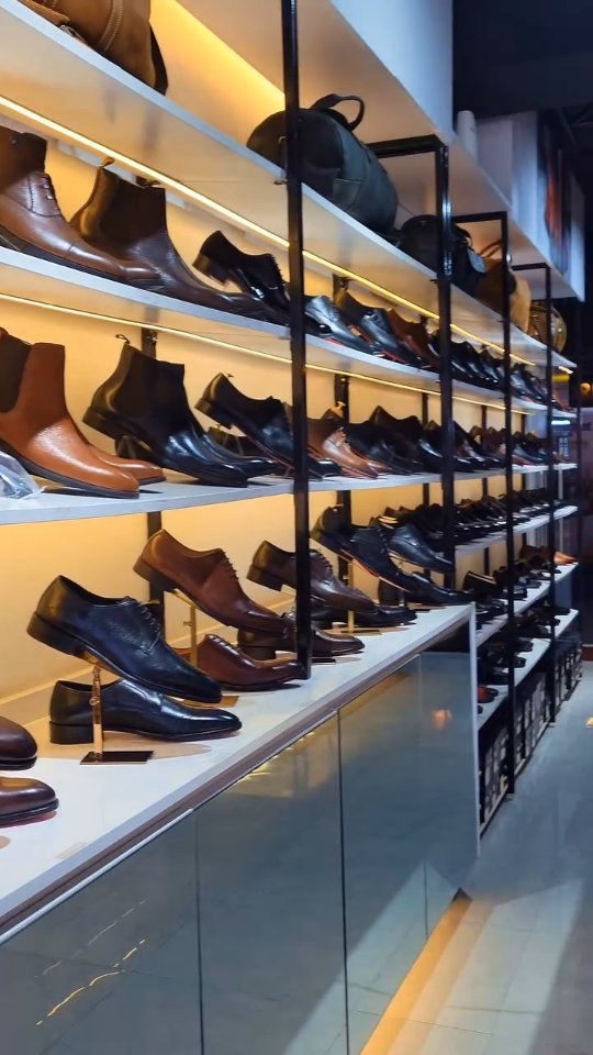 Foremen: clear display of shop products