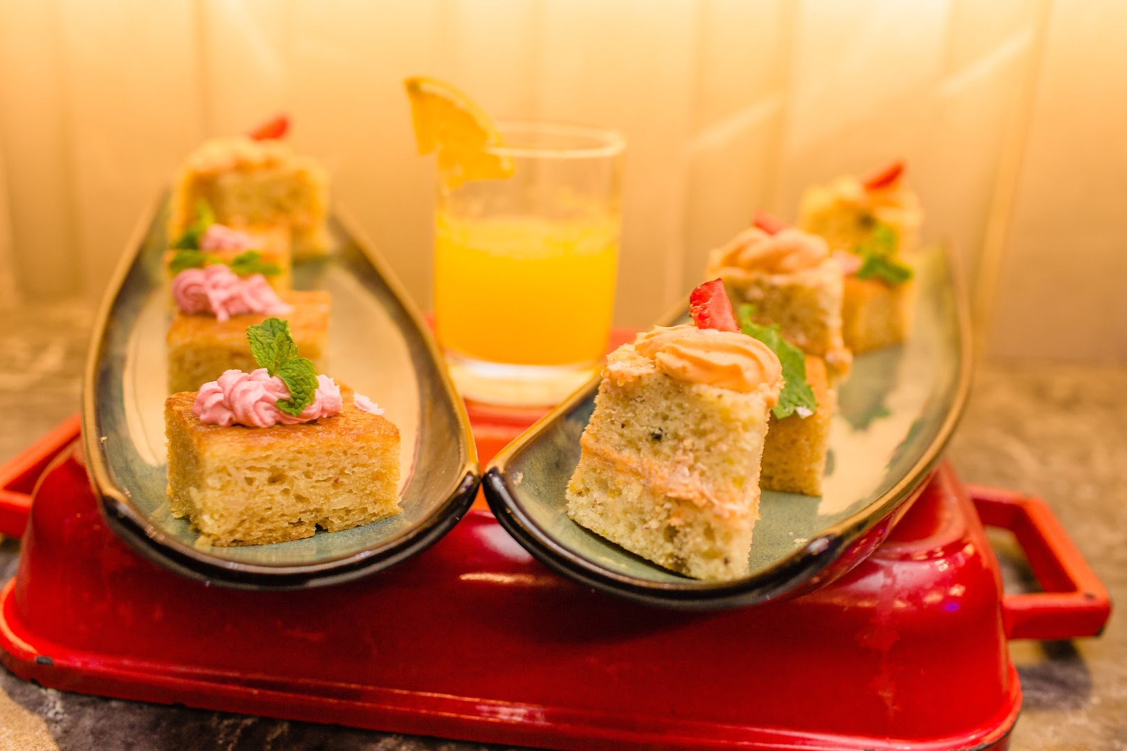 Jabu Bar & Lounge: appetizing food and drink presentation