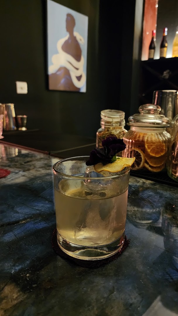 Jekyll & Hyde: high quality, appealing cocktail shot