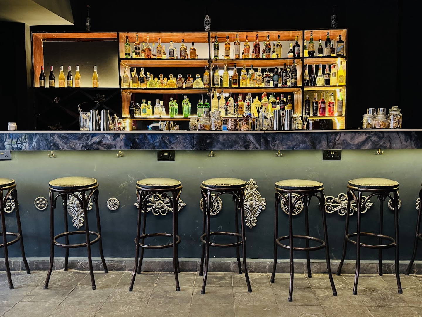 Jekyll & Hyde: clear, professional shot of interior