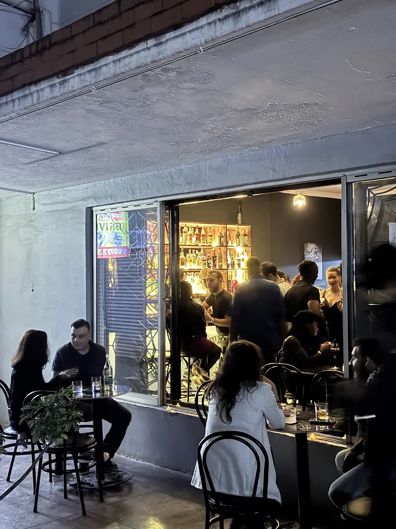 Jekyll & Hyde: lively bar atmosphere well