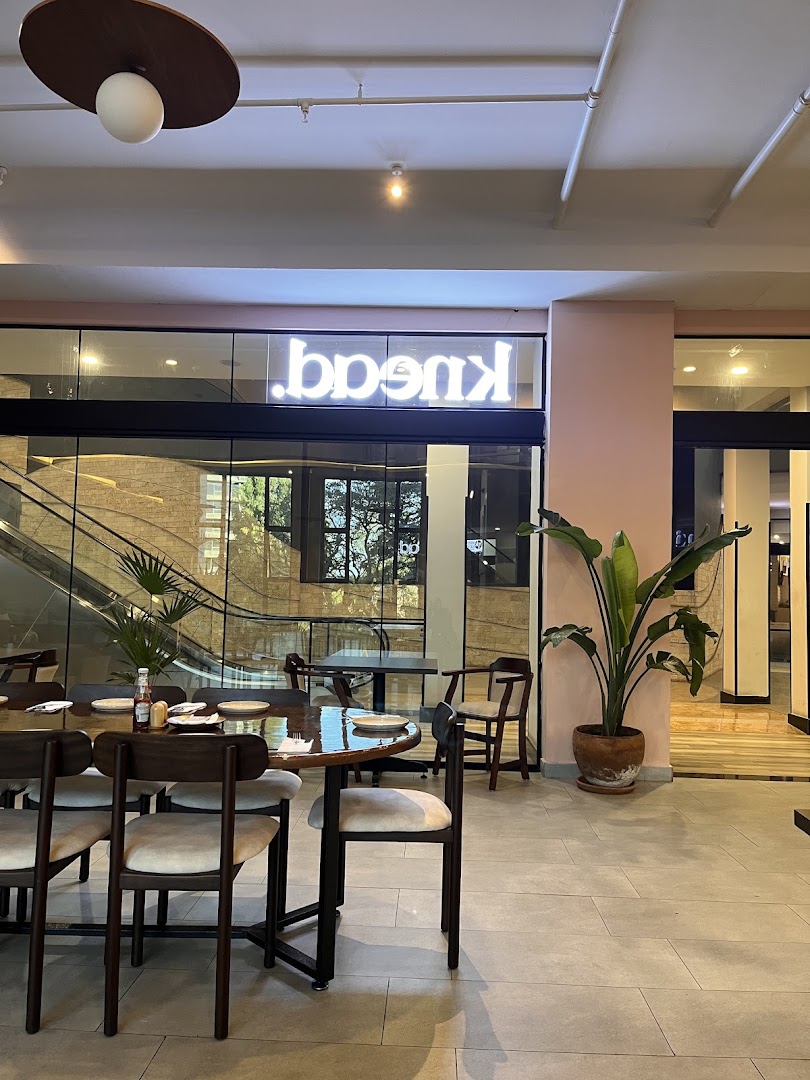 Knead Artisanal Bakery: clear, inviting interior atmosphere