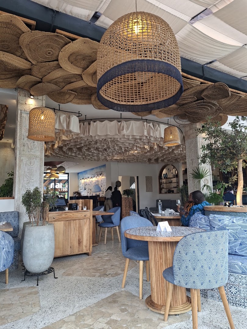 Mythos Taverna: attractive interior and inviting atmosphere
