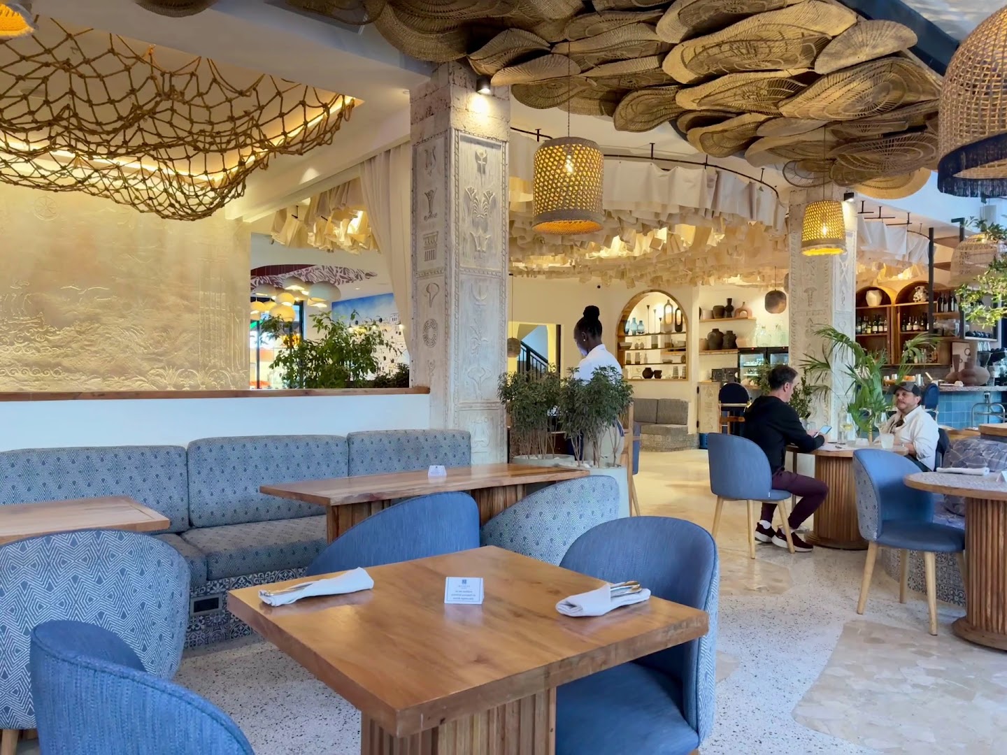 Mythos Taverna: inviting restaurant interior atmosphere