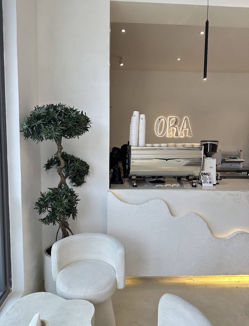ORA Cafe: clean aesthetic and inviting atmosphere