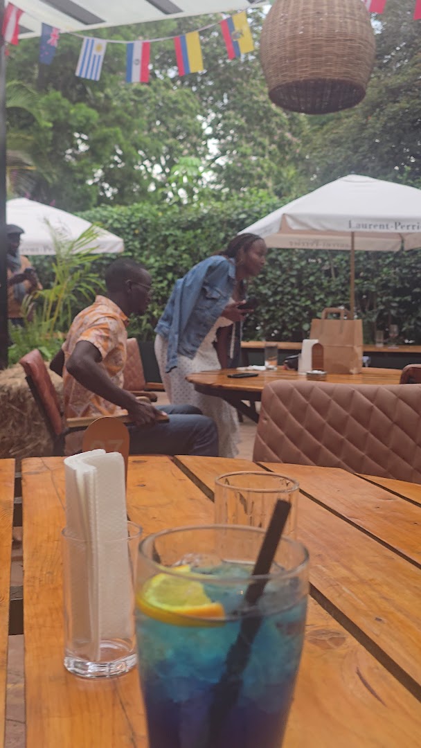 The Saddle & Boot: inviting restaurant atmosphere