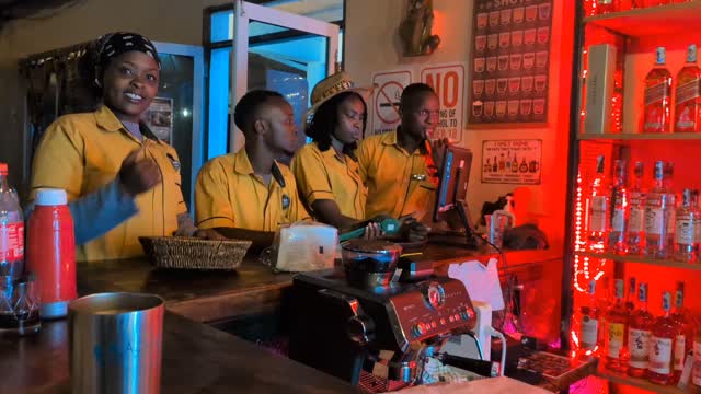 Backyard Smokehouse & Gardens: friendly staff in restaurant setting