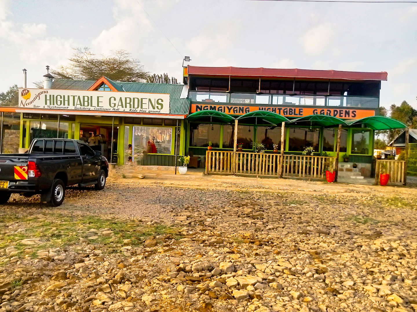 Namaiyana High Table Gardens: clear exterior view of venue