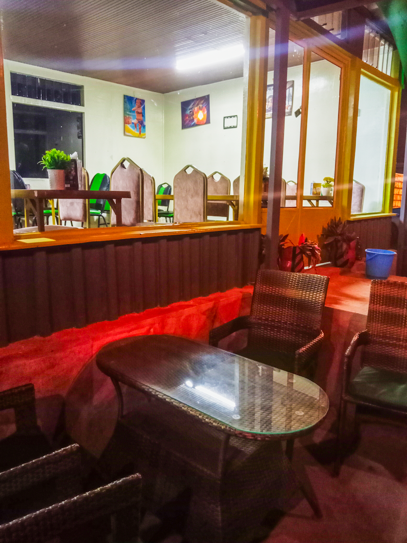 Namaiyana High Table Gardens: clear view of restaurant seating