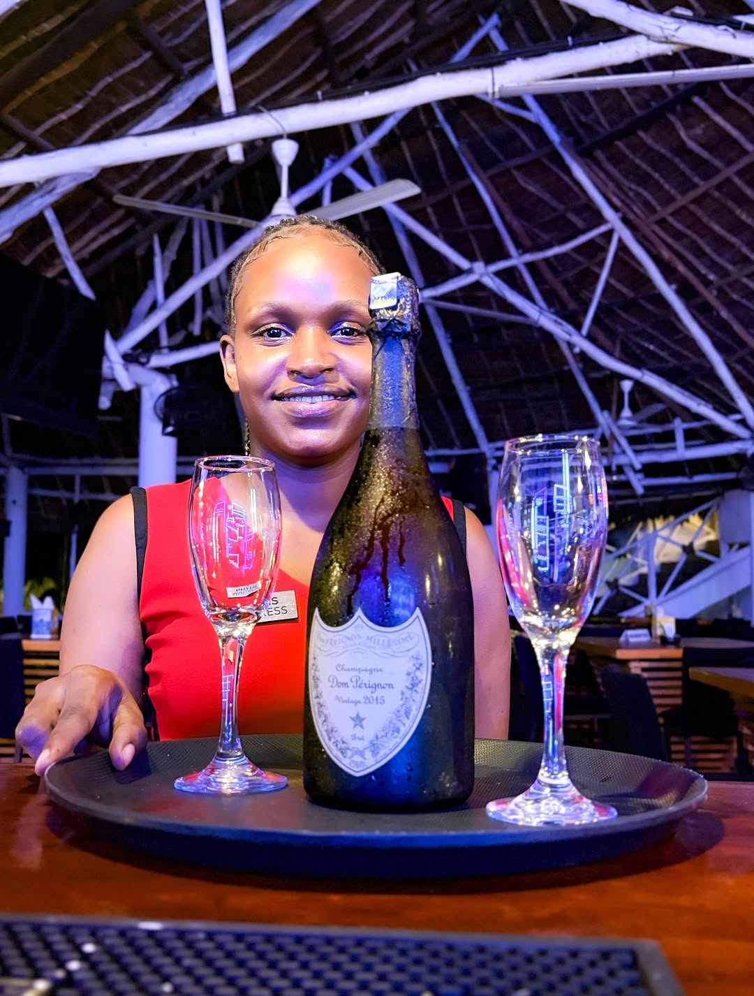 Speedy's Bar & Restaurant: professional staff with signature drink