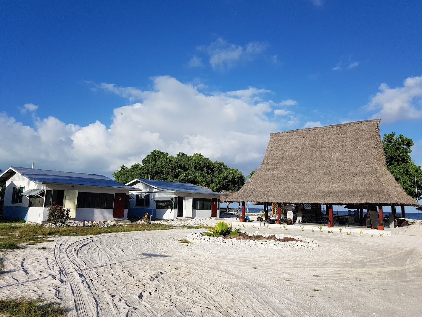Sunset Horizon Fishing Lodge: clear exterior view of venue