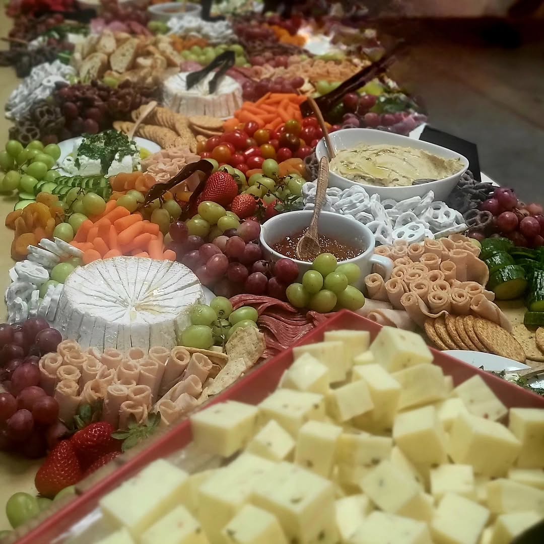 Chatterbox Cafe: appetizing display of food items